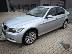 BMW E90 325i